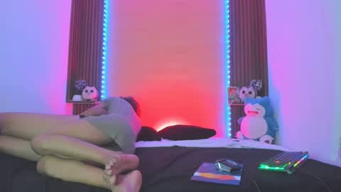 axelfox_ online show from February 22, 4:40 am
