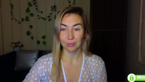 Jully online show from January 8, 6:36 pm