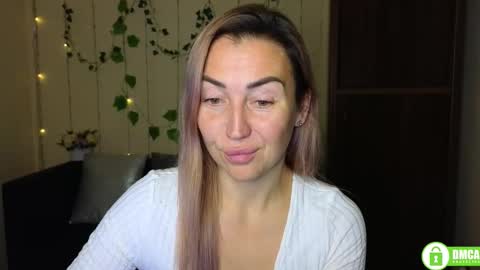 Jully online show from November 18, 6:33 pm