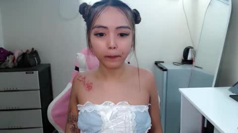 ayalvrs18 online show from October 1, 1:32 pm