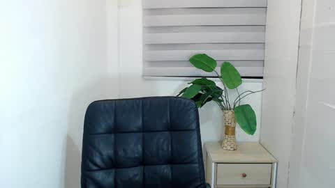 ayalvrs18 online show from February 26, 10:27 am