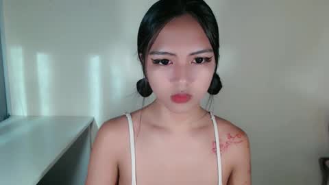 ayalvrs18 online show from February 13, 11:30 pm