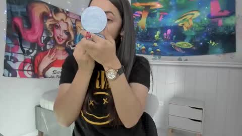 Azucena R online show from December 5, 7:00 pm