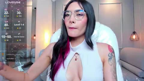 Azura online show from November 20, 8:50 pm