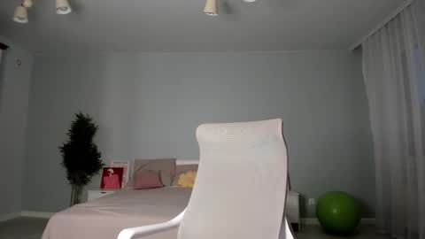 Monica online show from November 13, 1:08 am