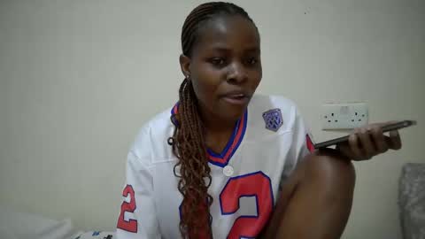 Shee online show from November 9, 1:14 pm