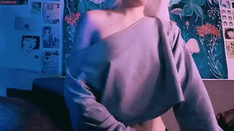 Snapshot of babe_moister chatting on September 10, 9:32 am babe_moister online show from September 10, 9:32 am