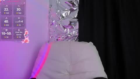 Queen B online show from November 12, 7:38 pm