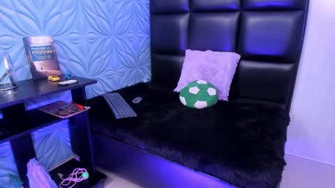 bad_boy_21_ online show from February 26, 5:44 am