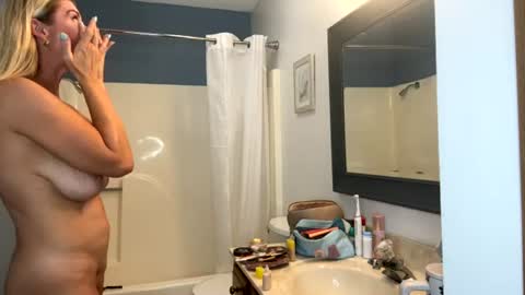 HotWifeFun32 online show from July 25, 3:04 am