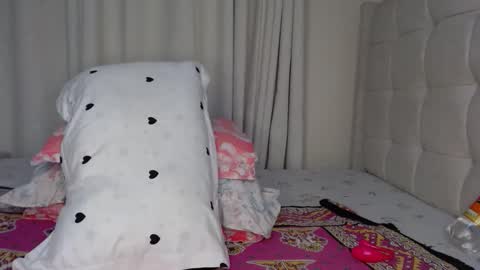 Snapshot of baddie_caramell chatting on October 5, 4:21 am baddie_caramell online show from October 5, 4:21 am