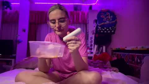 baddieprettypussy online show from May 27, 1:52 pm