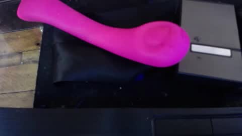 badgirluget online show from March 7, 3:49 pm