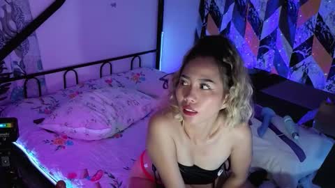 Snapshot of badlilbambi chatting on October 7, 5:42 pm badlilbambi online show from October 7, 5:42 pm