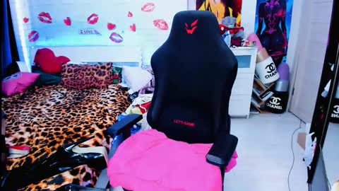 BADGirl online show from February 6, 7:45 am