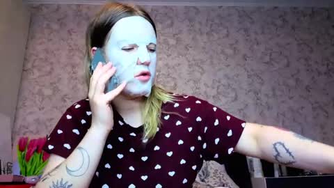 holly online show from June 4, 3:40 pm