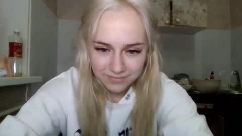 barbie___girl online show from January 6, 7:07 pm