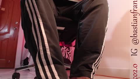 Bastian Independent Model online show from December 7, 5:10 am