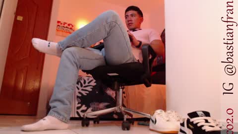 Bastian Independent Model online show from December 2, 7:08 am