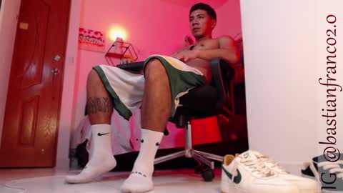 Bastian Independent Model online show from December 14, 5:51 am