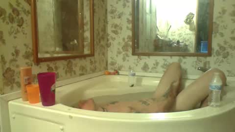 battlewolfxx online show from December 7, 1:52 am