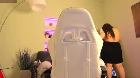 battymoll online show from April 11, 4:00 pm