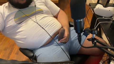 Snapshot of beardudeguy chatting on December 28, 6:49 am beardudeguy online show from December 28, 6:49 am