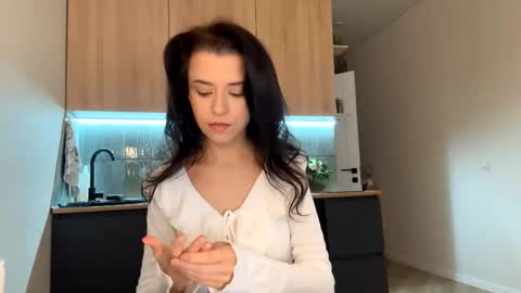 Snapshot of beatriceesmond chatting on October 25, 7:08 am Katie online show from October 25, 7:08 am