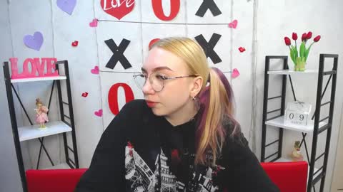 BeatriceFlyy online show from March 10, 9:45 am