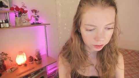 Eliise online show from April 14, 8:17 am