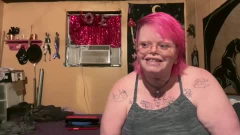 Snapshot of beccagreene9151514 chatting on November 2, 3:17 am JohnJaneQPublic online show from November 2, 3:17 am