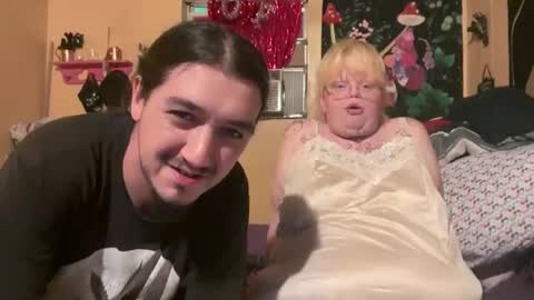 Snapshot of beccagreene9151514 chatting on October 19, 3:11 am JohnJaneQPublic online show from October 19, 3:11 am