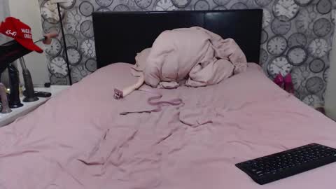 Becky online show from November 28, 7:32 pm