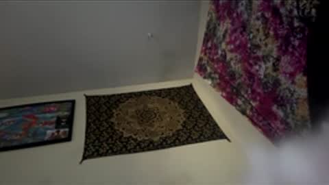 beegeezie032916739029 online show from June 6, 7:23 pm