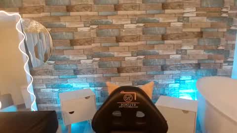 BELLA online show from September 11, 2:51 pm