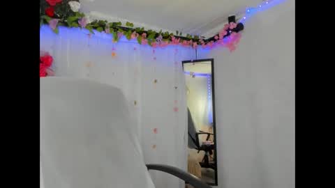 modelo independiente online show from March 17, 10:59 pm