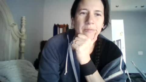 Bella online show from February 7, 11:45 pm