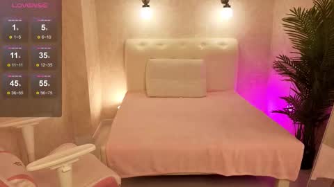 Snapshot of bella_li__ chatting on September 20, 4:37 am bella_li__ online show from September 20, 4:37 am