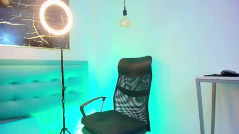     online show from December 13, 8:26 pm