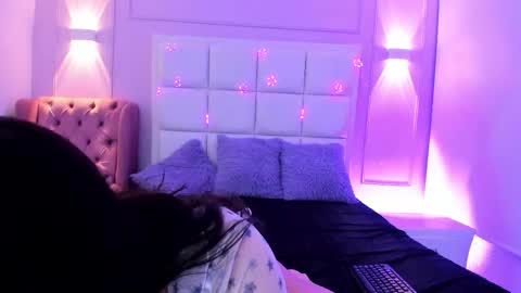 Bella online show from February 20, 7:38 pm