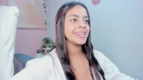 BELLA online show from November 15, 8:43 pm