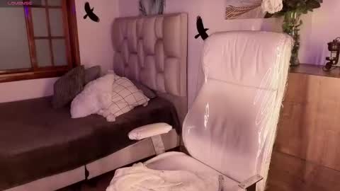 Bella  online show from December 5, 11:08 am