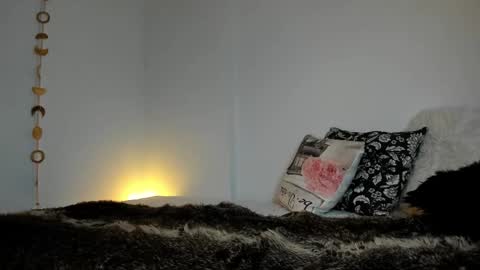 isabella online show from December 19, 11:33 pm