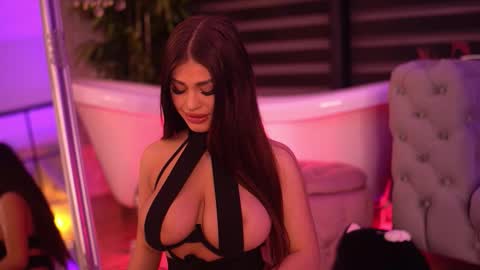 Bella online show from December 20, 6:59 pm