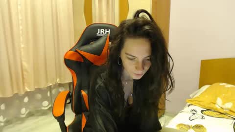 bellaqueen0701 online show from February 16, 9:59 pm