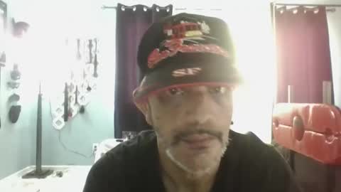 Bellaskeykeeper online show from May 10, 9:10 pm