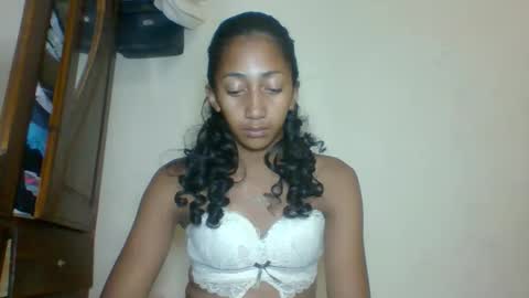 belle_annah online show from May 19, 1:34 am