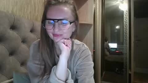 Amelia online show from November 13, 8:00 pm