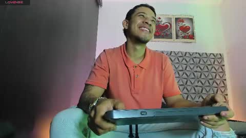 Benjamin online show from August 9, 12:32 pm