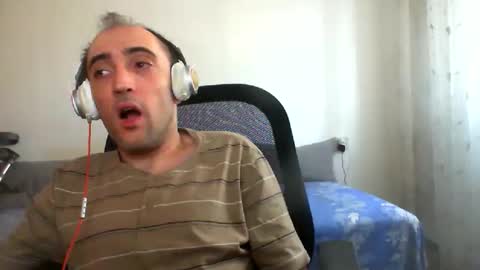 Snapshot of bentish chatting on October 23, 7:43 am bentish online show from October 23, 7:43 am